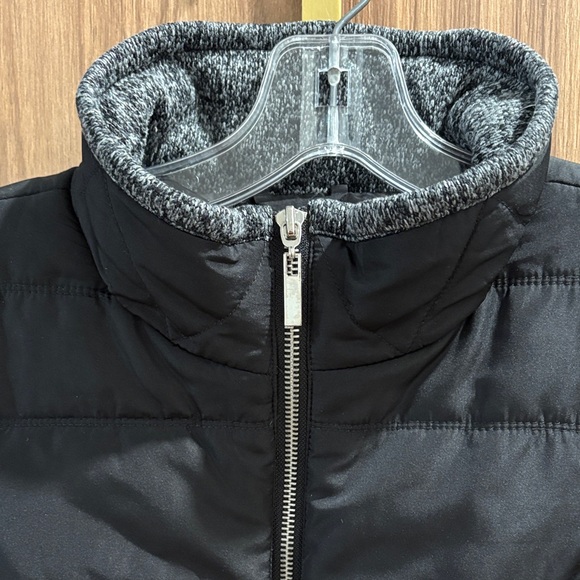 Women's style & Co. sport Black and Gray Puffer Vest size S. - Picture 2 of 7